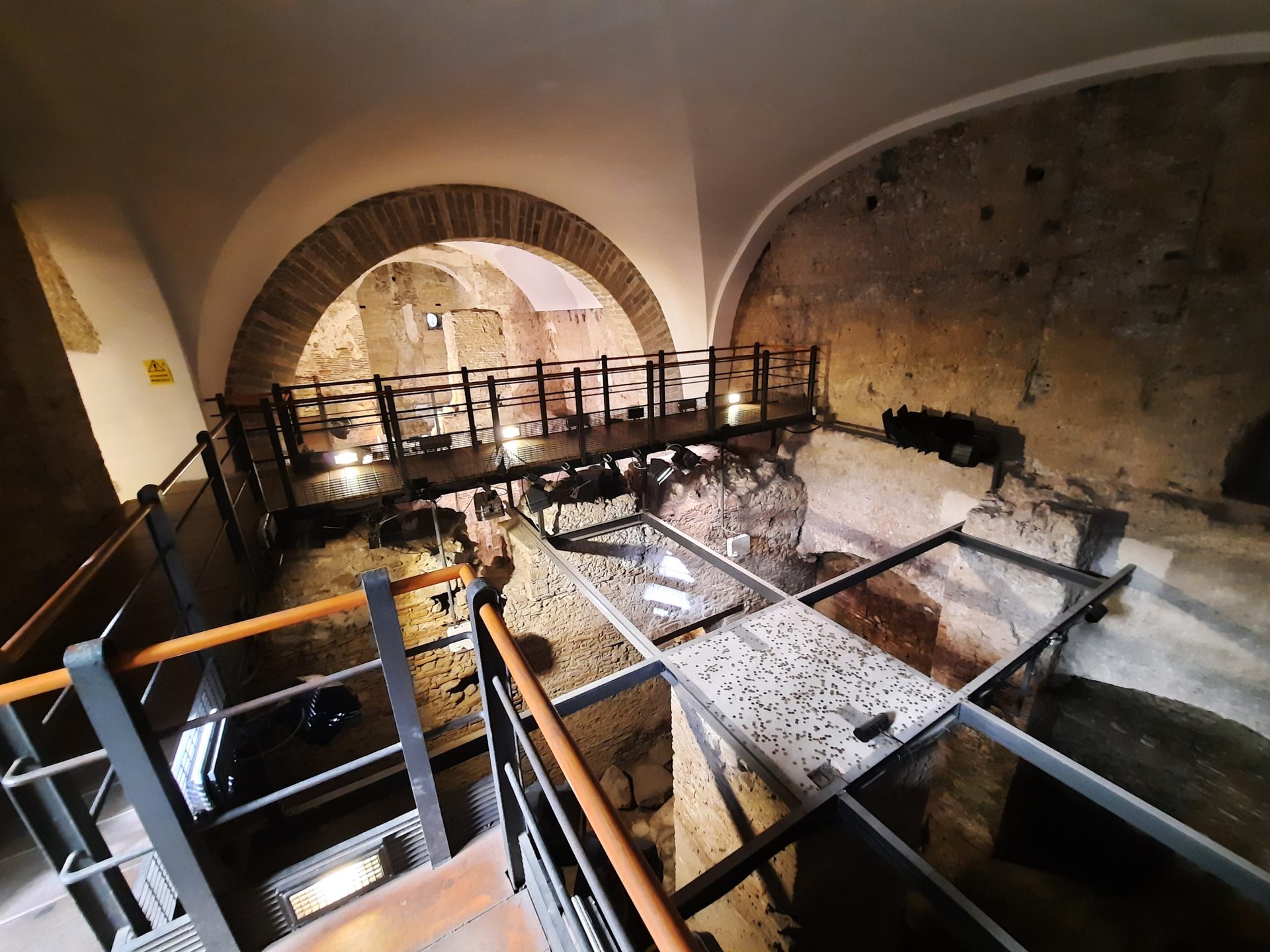 S. Pietro a Corte, Salerno - 05.jpg